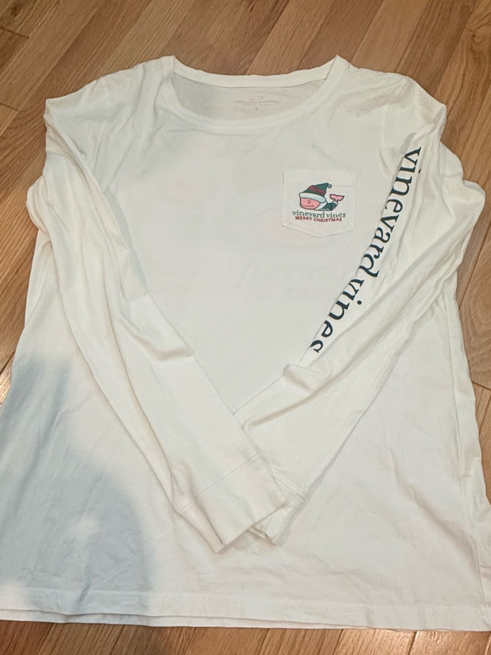 Vineyard Vines White Holiday Pocket Tee with Whale Graphic